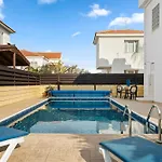 St George - 3 Bed With Private Pool *