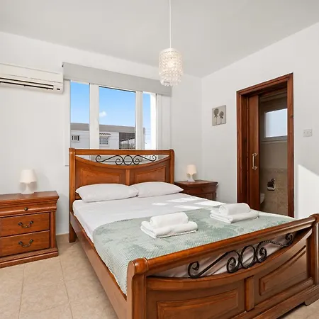 St George - 3 Bed With Private Pool *