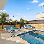 St George - 3 Bed With Private Pool *