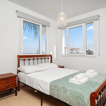 St George - 3 Bed With Private Pool