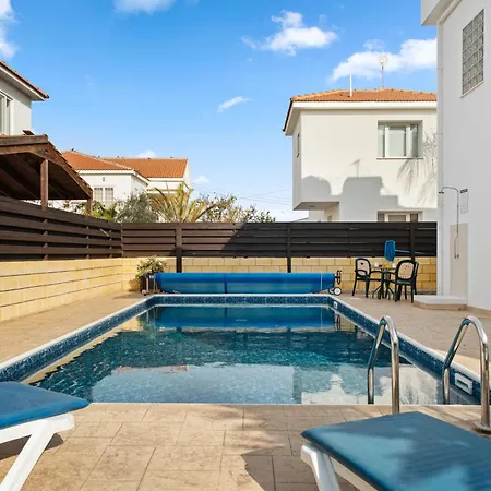 St George - 3 Bed With Private Pool *