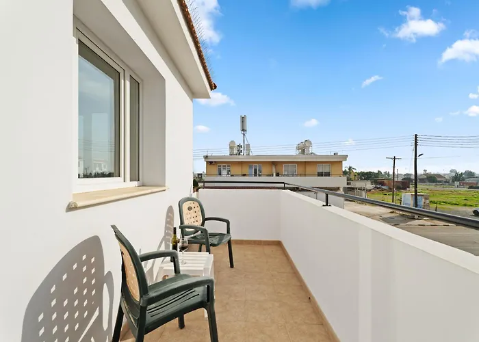 St George - 3 Bed With Private Pool