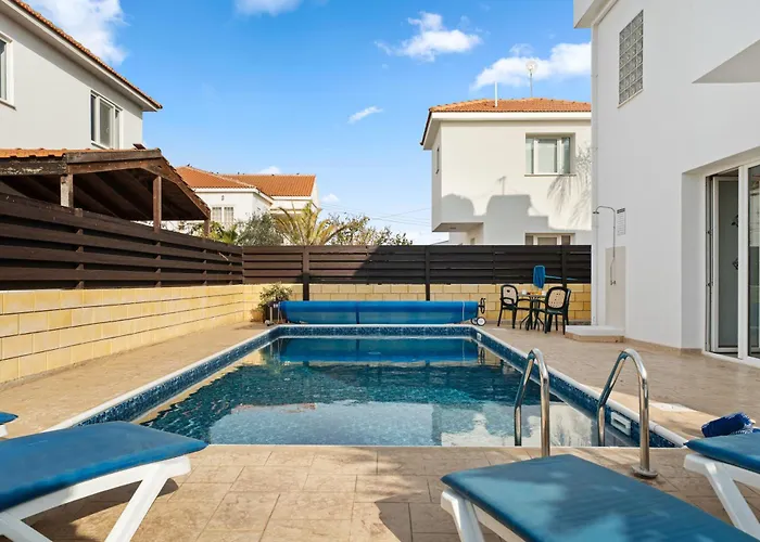 St George - 3 Bed With Private Pool *